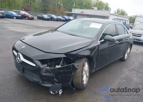 2020 Mercedes-Benz A 220 4Matic z USA, uszkodzony, nr VIN WDD3G4FB3LW040170